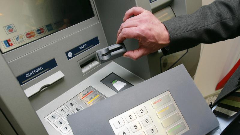 In den ersten sechs Monaten dieses Jahres haben Kriminelle 170-mal Geldautomaten in Deutschland manipuliert, um Kartendaten und Geheimnummer von Bankkunden auszuspähen. In den ersten sechs Monaten dieses Jahres haben Kriminelle 170-mal Geldautomaten in Deutschland manipuliert, um Kartendaten und Geheimnummer von Bankkunden auszuspähen.
