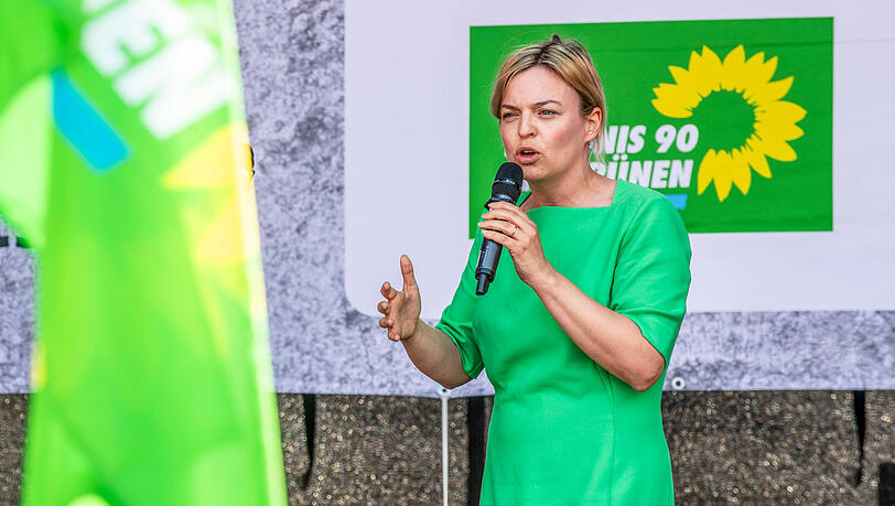 Katharina Schulze, Fraktionsvorsitzende der Grünen im Landtag, hält eine Rede bei der Demo "Ausge-Trumpt" auf dem Odeonsplatz in München. Katharina Schulze, Fraktionsvorsitzende der Grünen im Landtag, hält eine Rede bei der Demo "Ausge-Trumpt" auf dem Odeonsplatz in München.