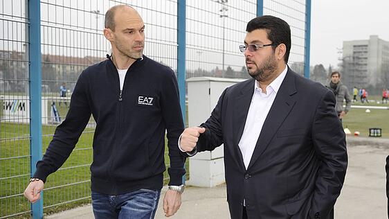 Sechzigs ehemaliger Trainer Alexander Schmidt (li.) lässt kein gutes Haar am Löwen-Investor Hasan Ismaik.