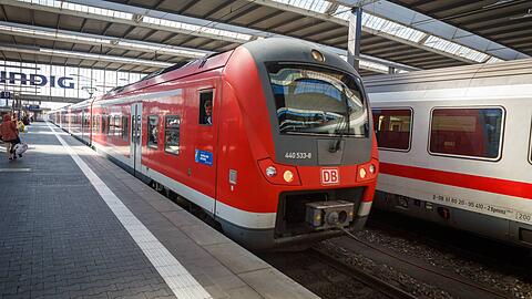 Lieber eine halbe Stunde Zug fahren, statt M&uuml;nchner Immobilienpreise zahlen. Das denken sich Tausende Arbeitnehmer.