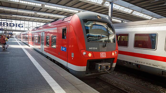 Lieber eine halbe Stunde Zug fahren, statt M&uuml;nchner Immobilienpreise zahlen. Das denken sich Tausende Arbeitnehmer.