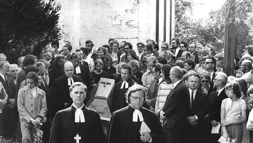 Einige Tage nach der Selbstverbrennung des Geistlichen zog seine Beisetzung Hunderte von Menschen an. (Archivbild) Einige Tage nach der Selbstverbrennung des Geistlichen zog seine Beisetzung Hunderte von Menschen an. (Archivbild)