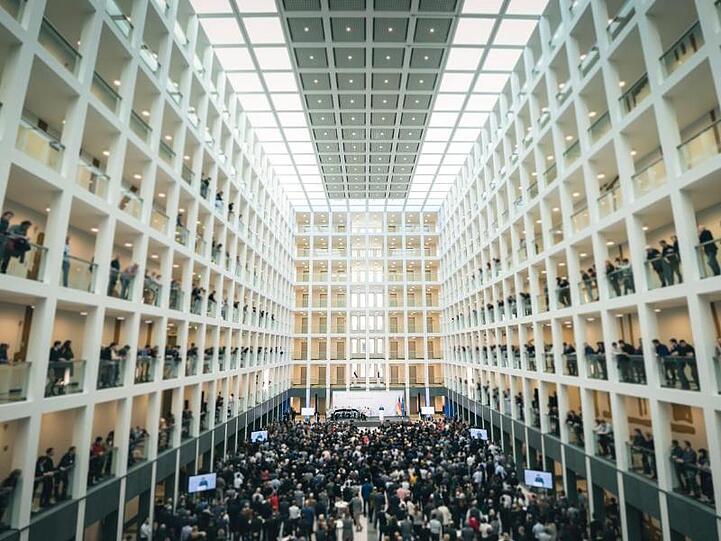 Mit einem Festakt eröffnet: Nach Pfusch am Bau und Problemen mit dem Lüftungssystem hatte sich der ursprünglich für 2013 geplante Umzug mehrmals verzögert.