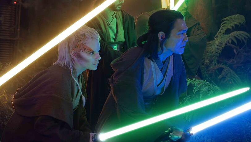 Zwei Jedi in "The Acolyte": "Logan"-Star Dafne Keen (l.) als Padawan Jecki und "Squid Game"-Hauptdarsteller Lee Jung-jae als Jedi-Meister Sol. Zwei Jedi in "The Acolyte": "Logan"-Star Dafne Keen (l.) als Padawan Jecki und "Squid Game"-Hauptdarsteller Lee Jung-jae als Jedi-Meister Sol.