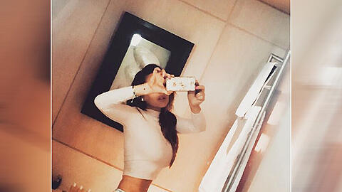 Lindsay Lohan hat sich auf ihrem neuesten Instagram-Foto eine schlankere Hüfte und einen größeren Busen geschummelt.