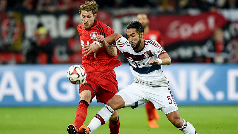 Benatia hier im Zweikampf mit Stefan Kießling - in der 34. Minute musste der Marokkaner verletzt den Platz verlassen. Benatia hier im Zweikampf mit Stefan Kießling - in der 34. Minute musste der Marokkaner verletzt den Platz verlassen.