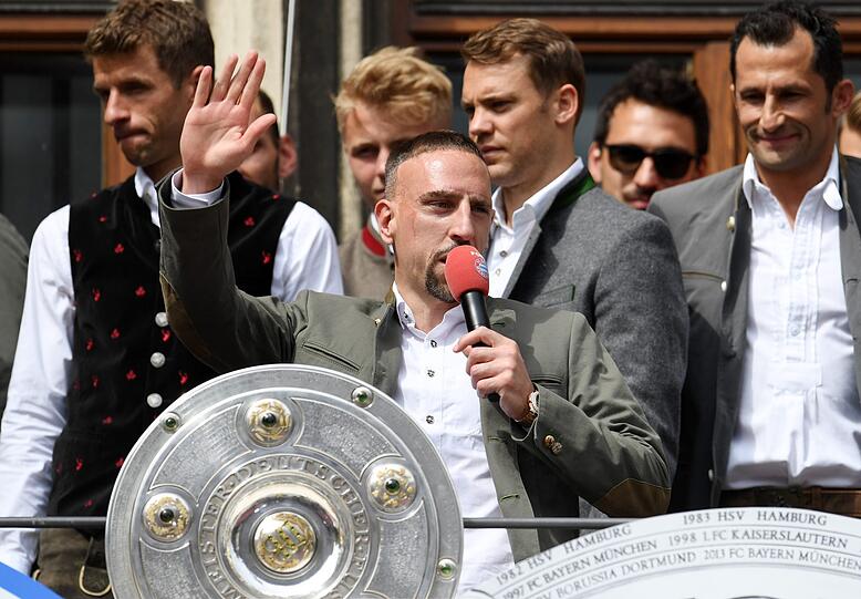 20.05.2018: Franck Ribéry ist mittlerweile Dauergast auf dem Münchner Rathausbalkon. Hier feiert er seinen achten Meistertitel.