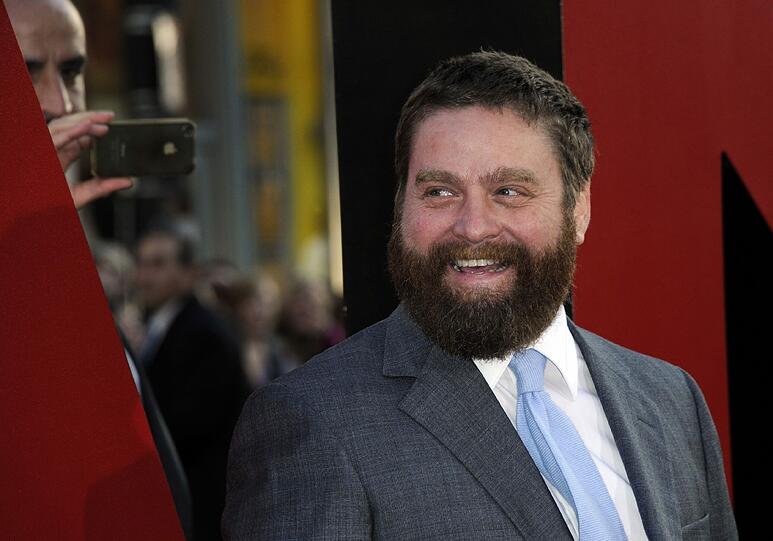 Hangover-Kult mit Vollbart: Einer der ersten, die den Gesichtspelz Hollywoodtauglich machten, war Zach
Galifianakis. Im zweiten Teil von "Hangover" mussten die Haare ab, allein der Bart blieb. Lacher garantiert!