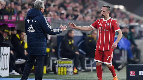 "Das schönste Geschenk wäre der Meistertitel&ldquo;, sagt Heynckes (l.) über Geburtstagskind Ribéry