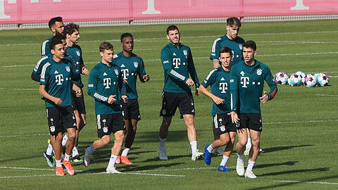 Vorbereitung auf das Duell mit dem Angstgegner: Die Profis des FC Bayern beim Training an der Säbener.