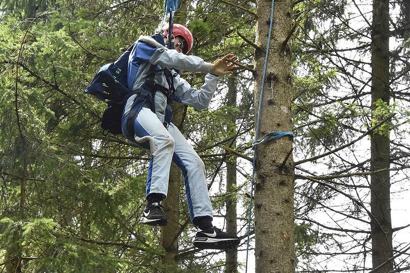 Der 16-jährige Fallschirmspringen hatte wohl ein paar Schutzengel auf seiner Seite.