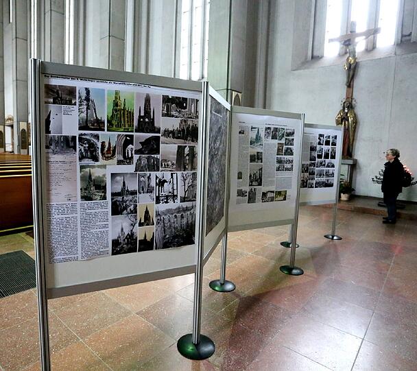 Die Ausstellung in der Kirche führt durch die Geschichte von Mariahilf - von den ersten Planungen bis zu den Zerstörungen im Zweiten Weltkrieg.