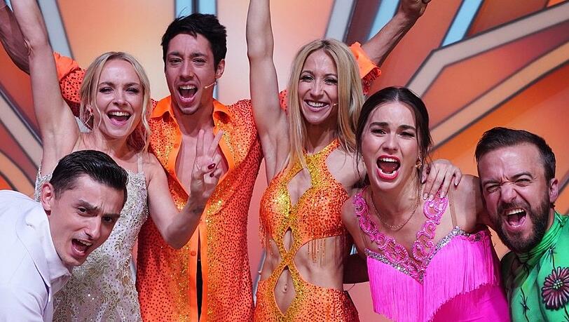 Zsolt Sándor Cseke, Janin Ullmann, René Casselly, Kathrin Menzinger, Renata Lusin und Mathias Mester (v. li.) stehen im diesjährigen "Let's Dance"-Finale.