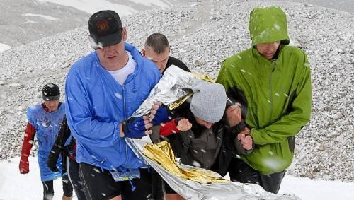 Im letzten Jahr mussten Helfer viele völlig erschöpfte Läufer retten - für zwei Teilnehmer kam jede Hilfe zu spät. Im letzten Jahr mussten Helfer viele völlig erschöpfte Läufer retten - für zwei Teilnehmer kam jede Hilfe zu spät.