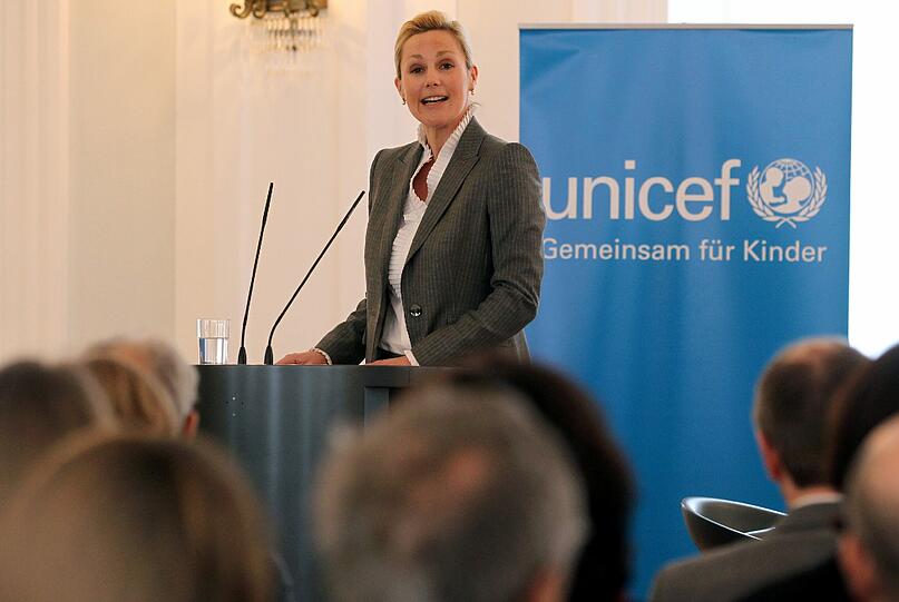 UNICEF-Schirmherrin Bettina Wulff hat für den Kita-Besuch als frühe Schule demokratischer Spielregeln geworben.
