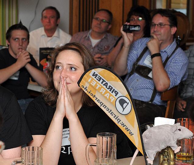 Die Bilder: So reagierten die Parteien auf die ersten Prognosen.