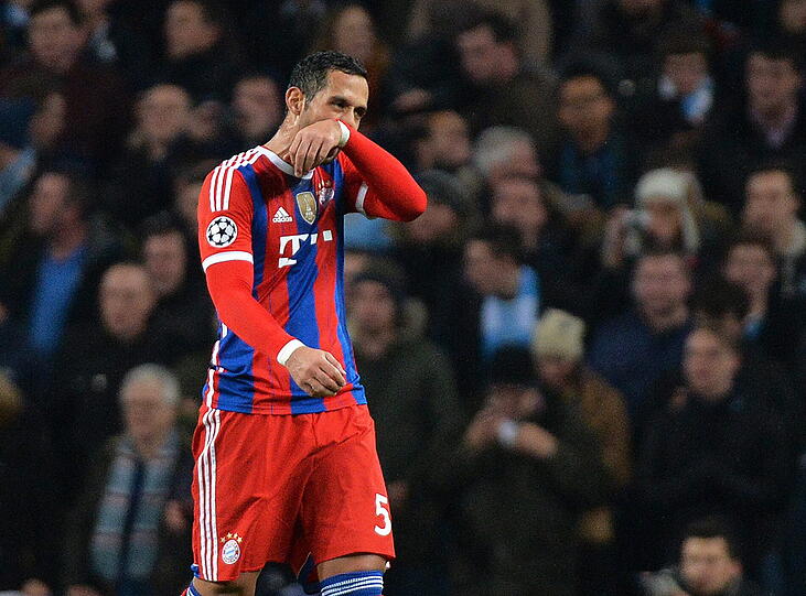 MEDHI BENATIA: NOTE 5.
Bekam erneut den Vorzug vor Dante, musste aber nach überflüssigem Foul  
an Agüero mit Roter Karte vorzeitig runter. Mindestens ein Spiel  
Sperre, fehlt wohl auch im Achtelfinale. Wenig clever.