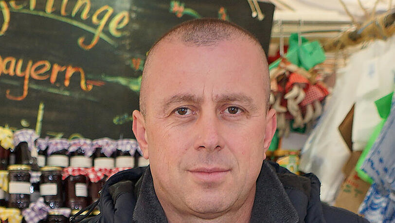 Hat kein Problem mit Biertrinkern am Liesl-Karlstadt-Brunnen: Bekire Ukelli Hat kein Problem mit Biertrinkern am Liesl-Karlstadt-Brunnen: Bekire Ukelli
