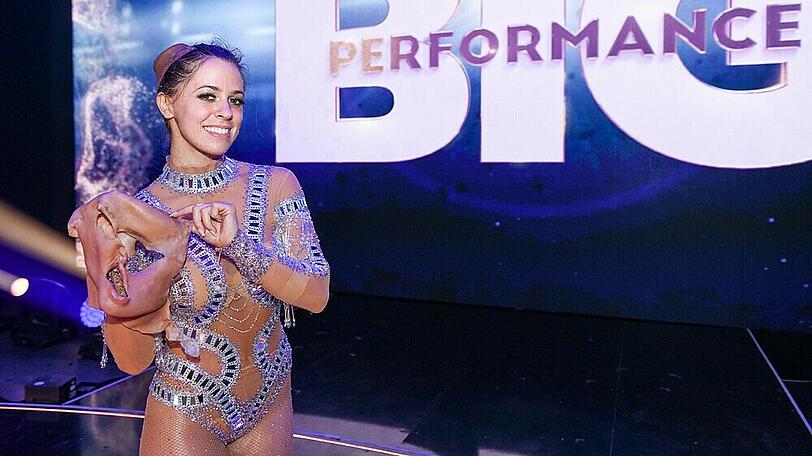 Vanessa Mai hat als Jennifer-Lopez-Double alles gegeben.