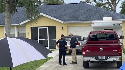 Nach der weitgehenden Gewissheit, dass die 22-jährige Gabby Petito tot ist, nehmen die US-Behörden verstärkt ihren verschwundenen Freund ins Visier und durchsuchen das Haus seiner Eltern in Florida.