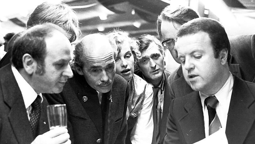 Mittendrin und voll dabei: Stankiewitz (3. v. r.) 1976 auf einer Pressekonferenz mit CSU-Generalsekretär Gerold Tandler (r.), dem CSU-Europa-Abgeordneten Otto von Habsburg und Innenstaatssekretär Erich Kiesl (l.). Mittendrin und voll dabei: Stankiewitz (3. v. r.) 1976 auf einer Pressekonferenz mit CSU-Generalsekretär Gerold Tandler (r.), dem CSU-Europa-Abgeordneten Otto von Habsburg und Innenstaatssekretär Erich Kiesl (l.).