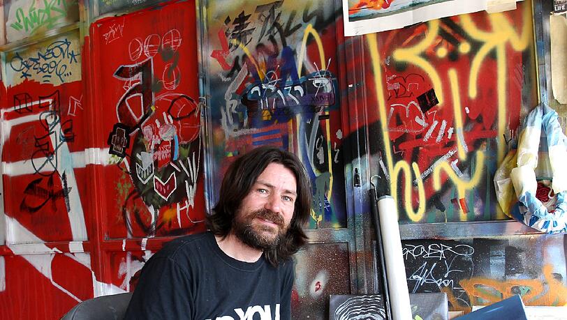Ist eigentlich ein Naturmensch: der Graffiti-Künstler Mathias Köhler alias Loomit in seinem Atelier auf dem Gelände der Kultfabrik. Ist eigentlich ein Naturmensch: der Graffiti-Künstler Mathias Köhler alias Loomit in seinem Atelier auf dem Gelände der Kultfabrik.