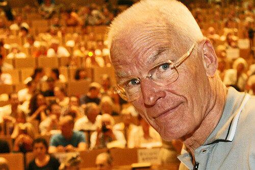 Lama Ole Nydahl im Audimax der TU.