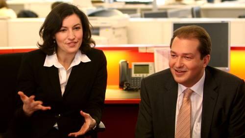 Dorothee Bär und Alexander Dobrindt behaupten, dass ihnen der Puppen-Vergleich nichts ausmacht. Dorothee Bär und Alexander Dobrindt behaupten, dass ihnen der Puppen-Vergleich nichts ausmacht.