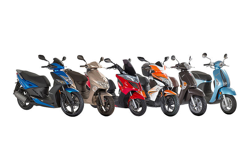 In Reih und Glied: Die 50er Roller von Kymco warten auf Kunden - und auf den Frühling. In Reih und Glied: Die 50er Roller von Kymco warten auf Kunden - und auf den Frühling.