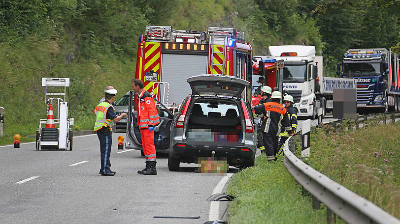 Der Bergungseinsatz auf der B21 am Saalachsee.