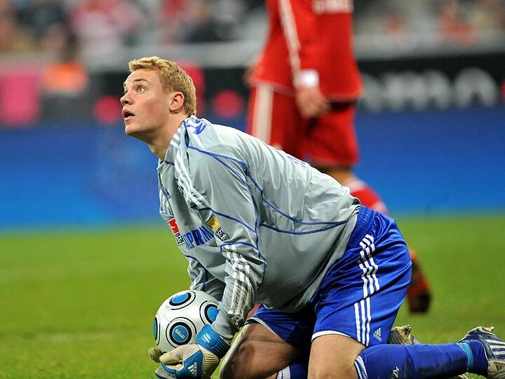 Wie lange bleibt er noch beim FC Schalke? Torwart Manuel Neuer, der bei den Königsblauen noch einen Vertrag bis 2012 hat.