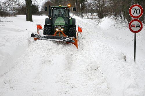 Schneechaos in Mecklenburg: Kaum ist der Schnee weggeräumt, schneit es von neuem.