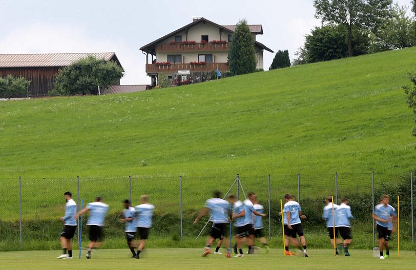 Die Löwen bei ihrer ersten Einheit im Trainingslager in Bodenmais. Die Bilder.