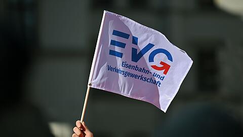 Die EVG will in ihren Verhandlungen mit der Deutschen Bahn und Dutzenden weiteren Eisenbahn-Unternehmen höhere Löhne durchsetzen.