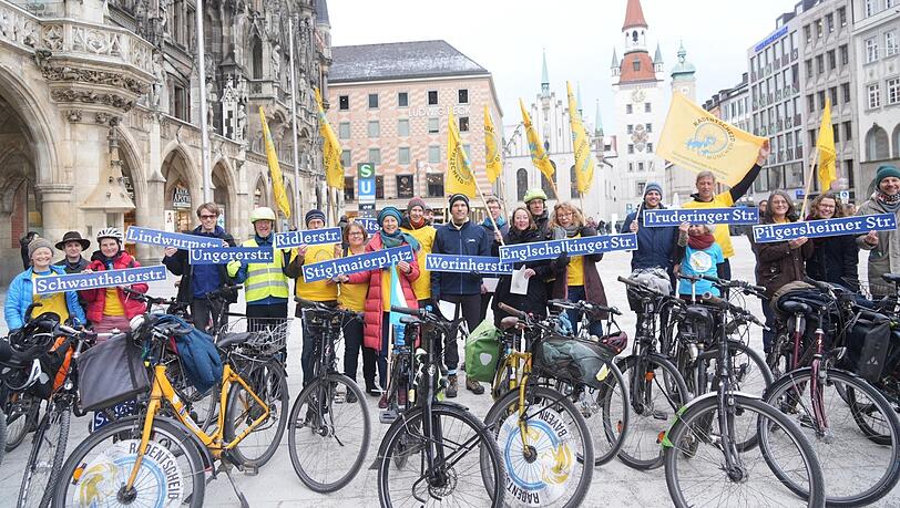 So schnell wird der neue Radweg an der Lindwurmstraße nicht kommen. Das Mobilitätsreferat muss erst noch Bedenken der Wirtschaft ausräumen. Das Bündnis Radentscheid ist darüber enttäuscht – auch auf weitere Radwege warten die Aktivisten ungeduldig.