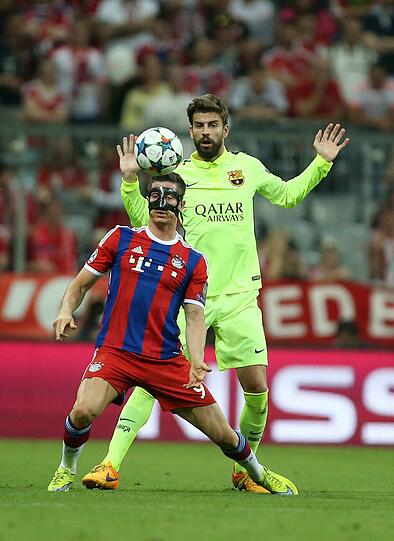 ROBERT LEWANDOWSKI - NOTE 2 - Lieferte sich ein packendes Duell mit Pique und Mascherano. Ter Stegen hielt mehrfach, einmal kurz vor der Linie. Verdiente sich sein Tor. Starker Auftritt.
