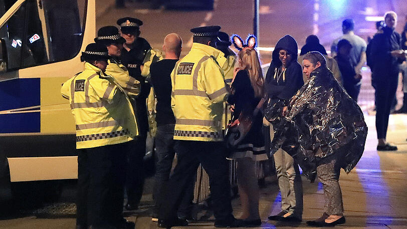 Mindestens 19 Tote nach Explosion bei Ariana-Grande-Konzert. Die ersten Bilder vom Ort des mutmaßlichen Terroranschlags.
