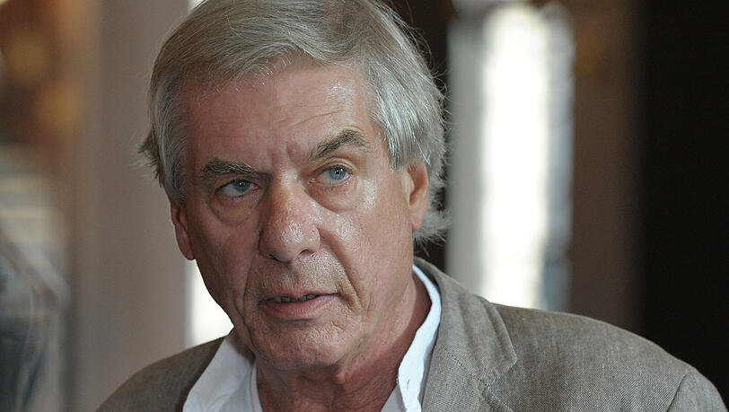 Hans Neuenfels. Hans Neuenfels.