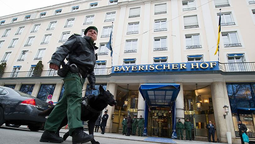 Gleich am ersten Siko Tag ging es um die Flüchtlingskrise, die Terrorbekämpfung und viele weitere Themen. Gleich am ersten Siko Tag ging es um die Flüchtlingskrise, die Terrorbekämpfung und viele weitere Themen.