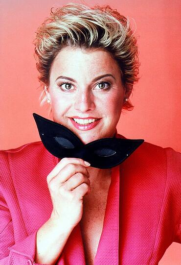 Wer in den 80ern RTL Samstag Nacht gesehen hat, der wird dieses Gesicht sofort wiedererkennen: Tanja Schumann. Mittlerweile sieht man die Blondine aber gar nicht mehr im Fernsehen. Laut Informationen der Bild-Zeitung verspekulierte sich Schumann mit Ost-Immobilien und musste Privat-Insolvenz anmelden. Ein guter Grund, um in den Dschungel zu ziehen...