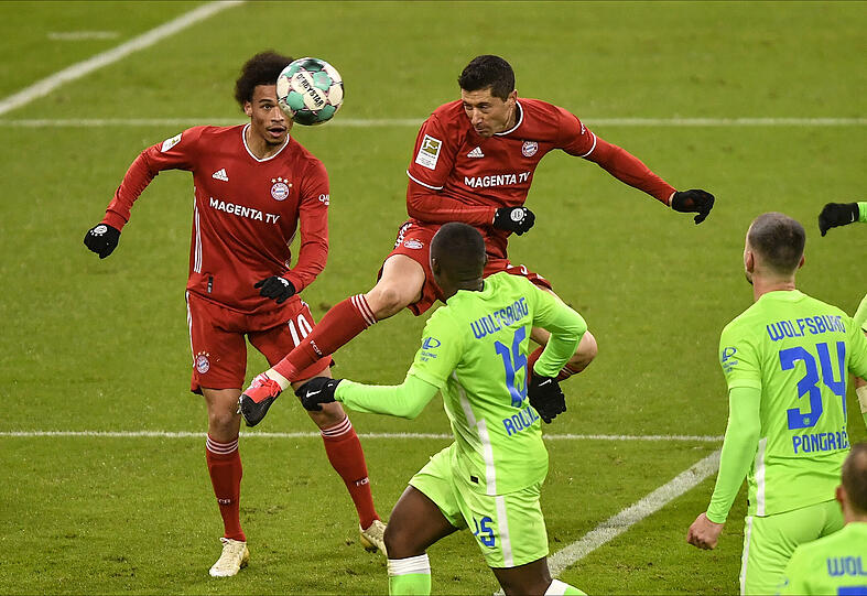 14. Saisontor: Gegen Wolfsburg trifft Lewandowski besonders gerne. Gegen den VfL macht er seine Tore 22 und 23 im 20. Spiel gegen die Niedersachsen in der Bundesliga. Den Treffer zum 1:1 per Kopf…