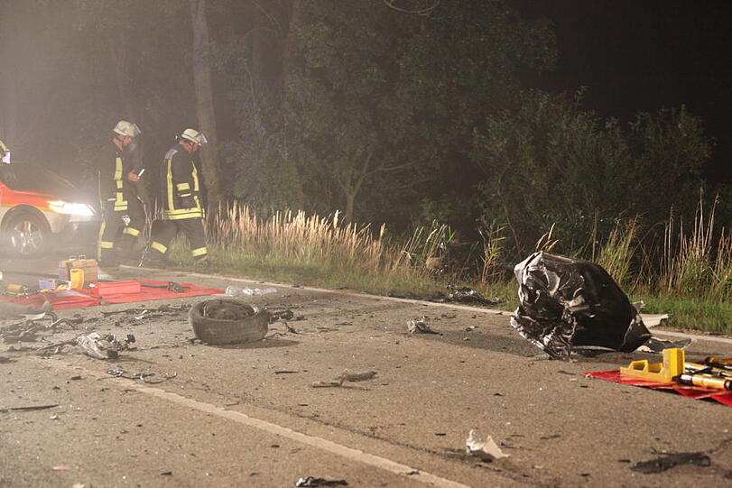 In der Nacht von Dienstag auf Mittwoch ereignete sich ein schlimmer Verkehrsunfall. Die B15 bei Rosenheim war vier Stunden gesperrt.