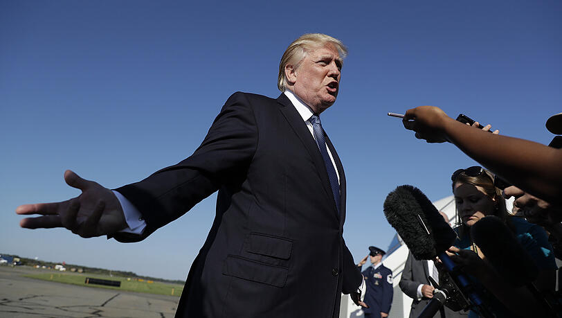 US-Präsident Donald Trump hat über neue Einreise-Restriktionen bestimmt. US-Präsident Donald Trump hat über neue Einreise-Restriktionen bestimmt.