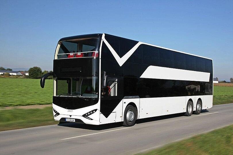 Reisen im Bus - normalerweise eine entspannte Angelegenheit. Doch auf der Abschlussfahrt flippte ein Busfahrer aus und setzte elf seiner Passagiere an der Raststätte Vaterstetten aus.