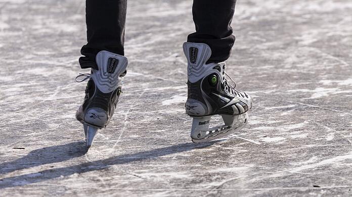 Beim Eislaufen im Englischen Garten erwischt werden: derzeit besser nicht. (Symbolbild)