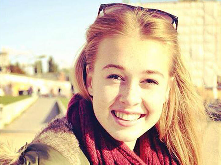 Stolze Waschmaschinen-Versteherin: Nachwuchsmodel Samantha