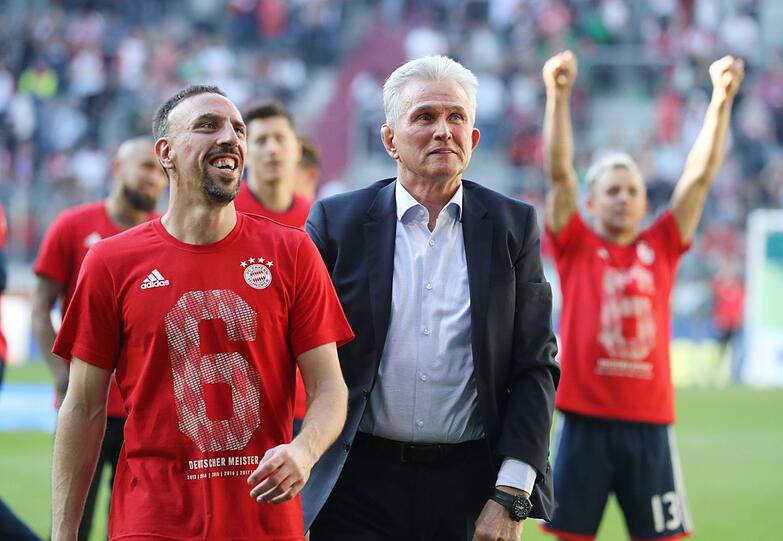 Der FC Bayern gewinnt seine 28. Deutsche Meisterschaft - und die Spieler zeigen sich in Feierlaune.