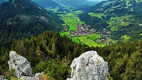 Schöne Aufstiege und traumhafte Aussichten. Fünf Touren in den Bayerischen Alpen zum Blicke schweifen lassen.