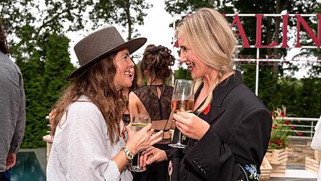 Cameron Diaz und Drew Barrymore haben sich gemeinsam in den Hamptons gezeigt.