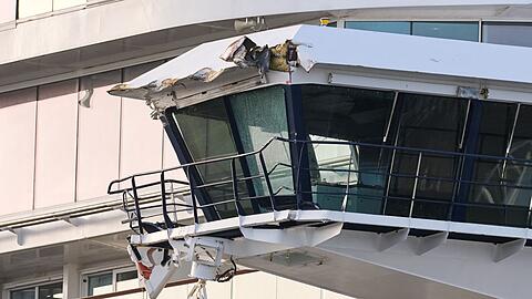 Die besch&auml;digte "Mein Schiff 3" muss in eine Werft.
